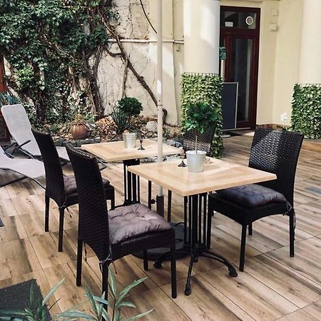 Atrium Panzio Hotel Esztergom Buitenkant foto