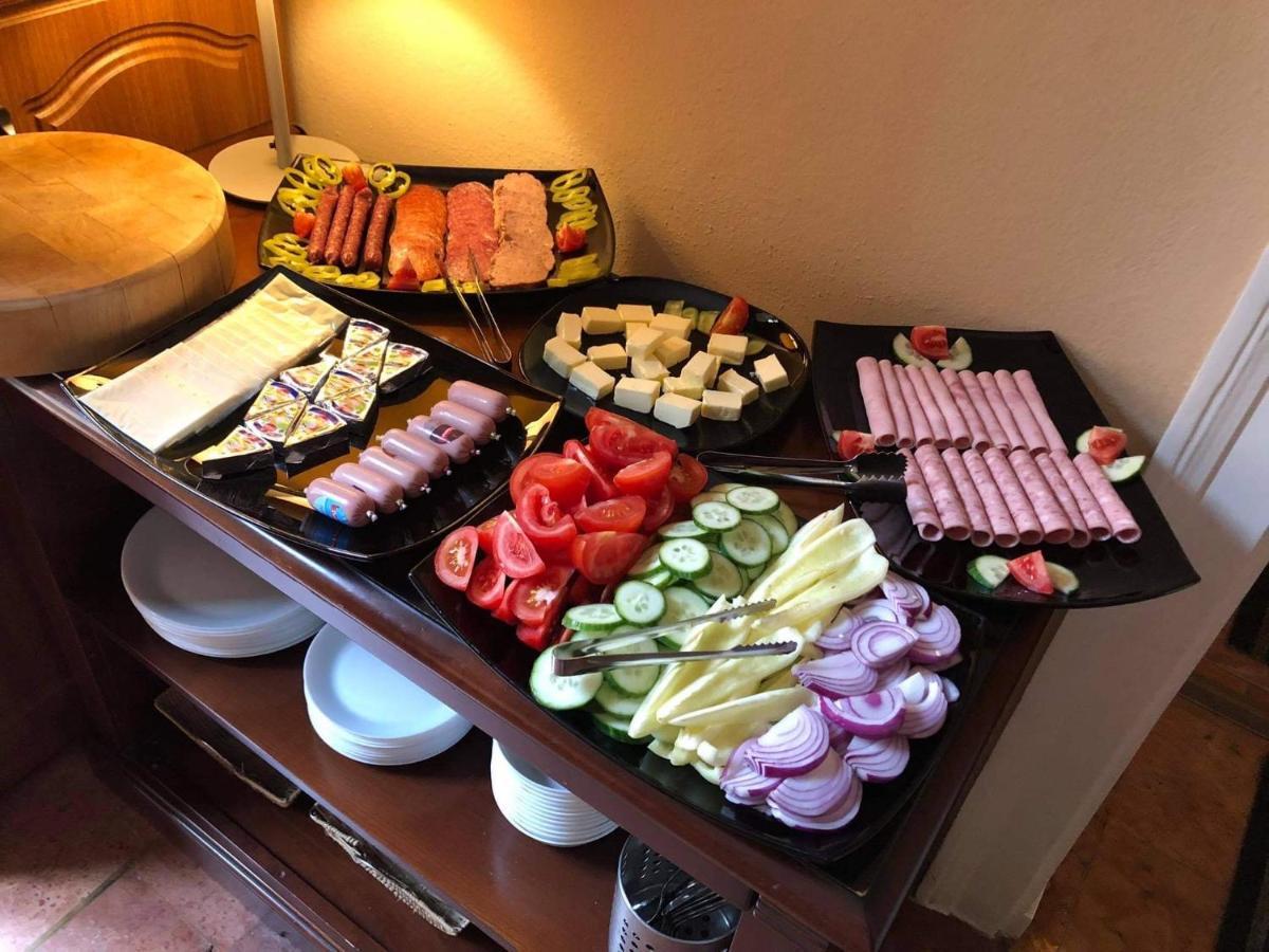 Atrium Panzio Hotel Esztergom Buitenkant foto
