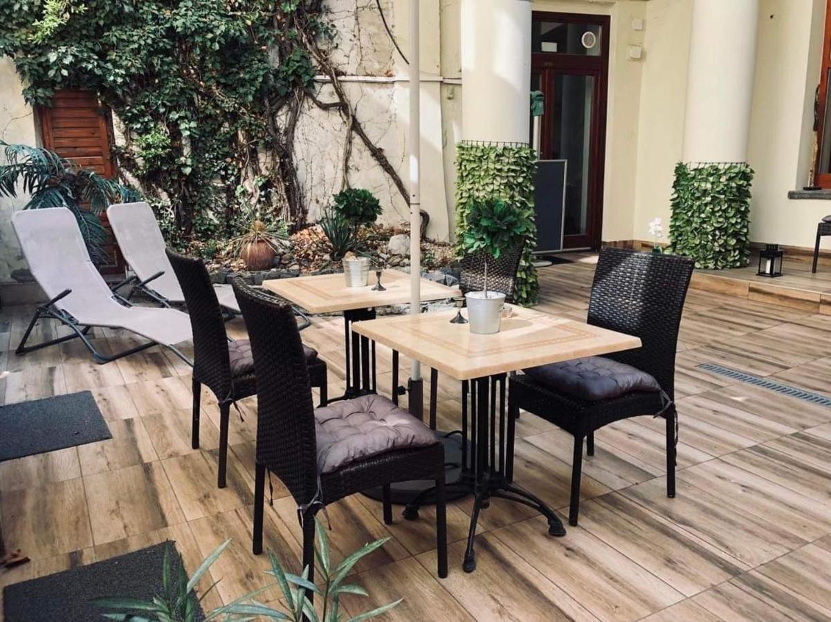 Atrium Panzio Hotel Esztergom Buitenkant foto