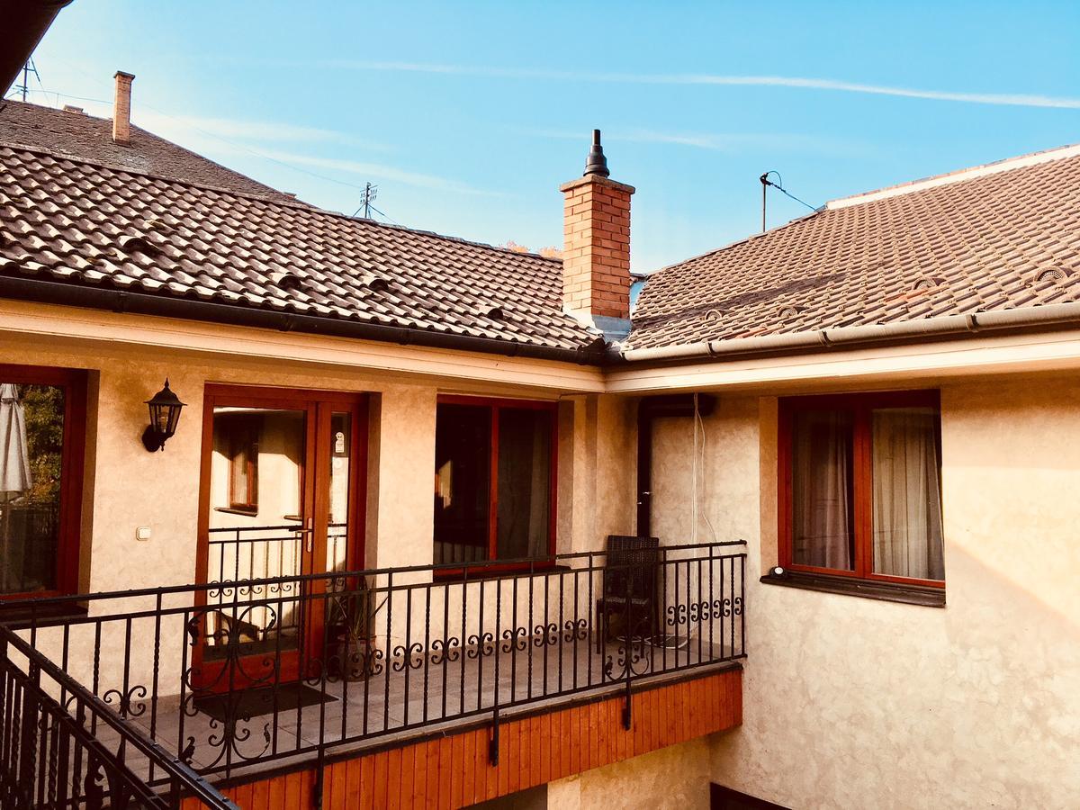 Atrium Panzio Hotel Esztergom Buitenkant foto