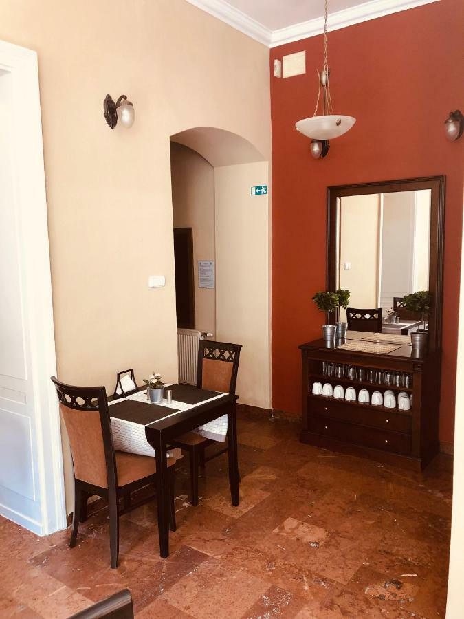 Atrium Panzio Hotel Esztergom Buitenkant foto