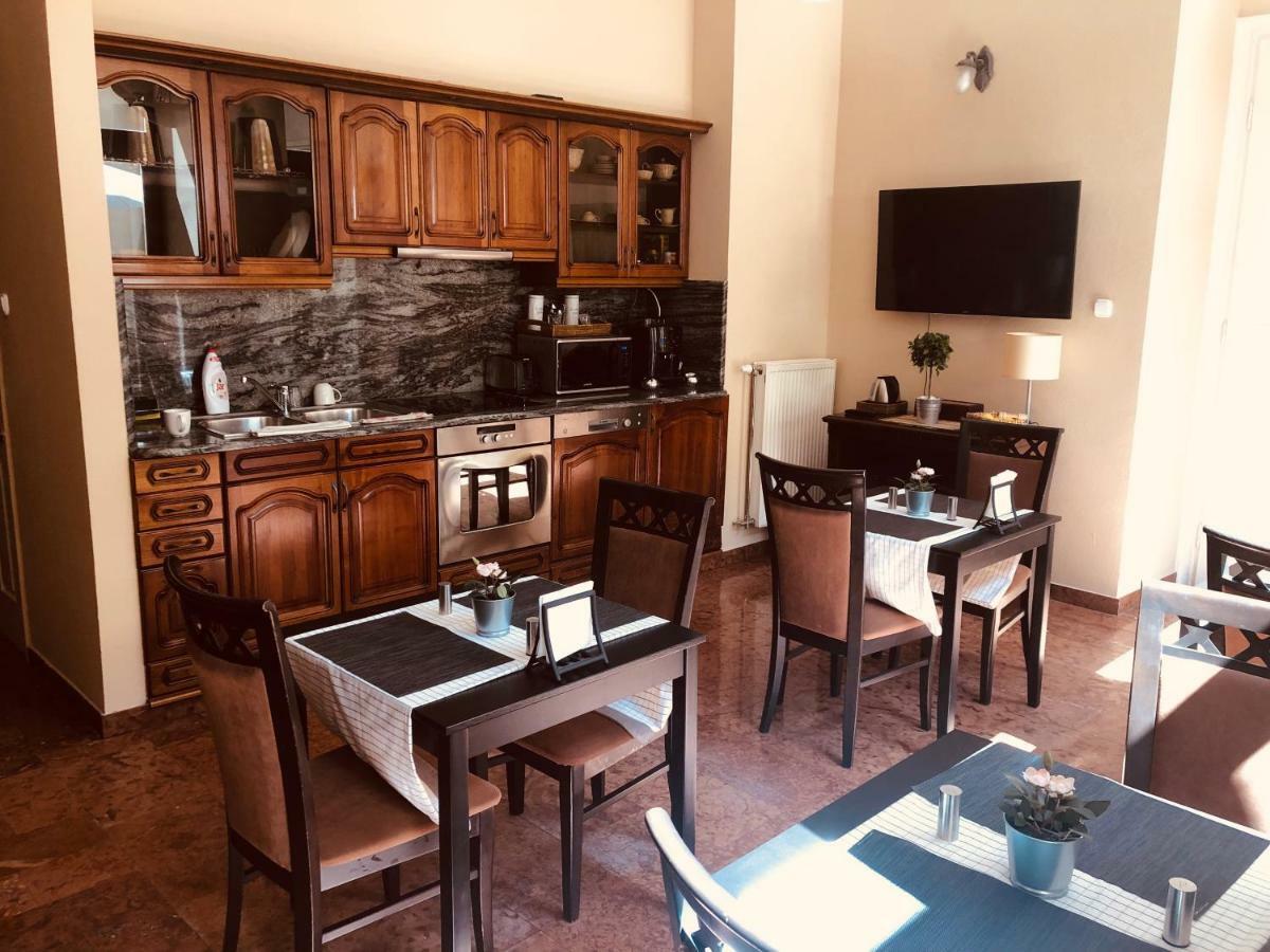 Atrium Panzio Hotel Esztergom Buitenkant foto